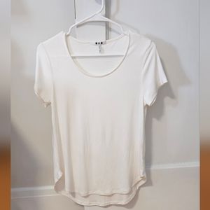 Three Dots Scoop Neck T-Shirt
